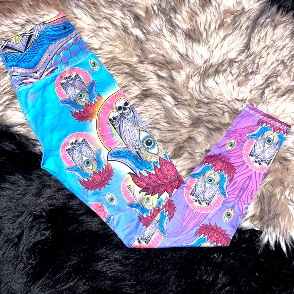 Liquid Dreams Hamsa Graphic Leggings